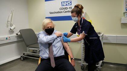 British Prime Minister Boris Johnson receives a dose of the Oxford/AstraZeneca COVID-19 vaccine, amid the coronavirus disease pandemic, in London, Britain March 19, 2021. Frank Augstein/Pool via REUTERS