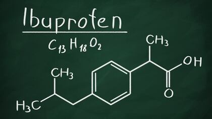 El investigador principal de Conicet en Ceprocor, Dante Beltramo, modificó la molécula del ibuprofeno haciéndola 100% soluble en agua (Shutterstock)