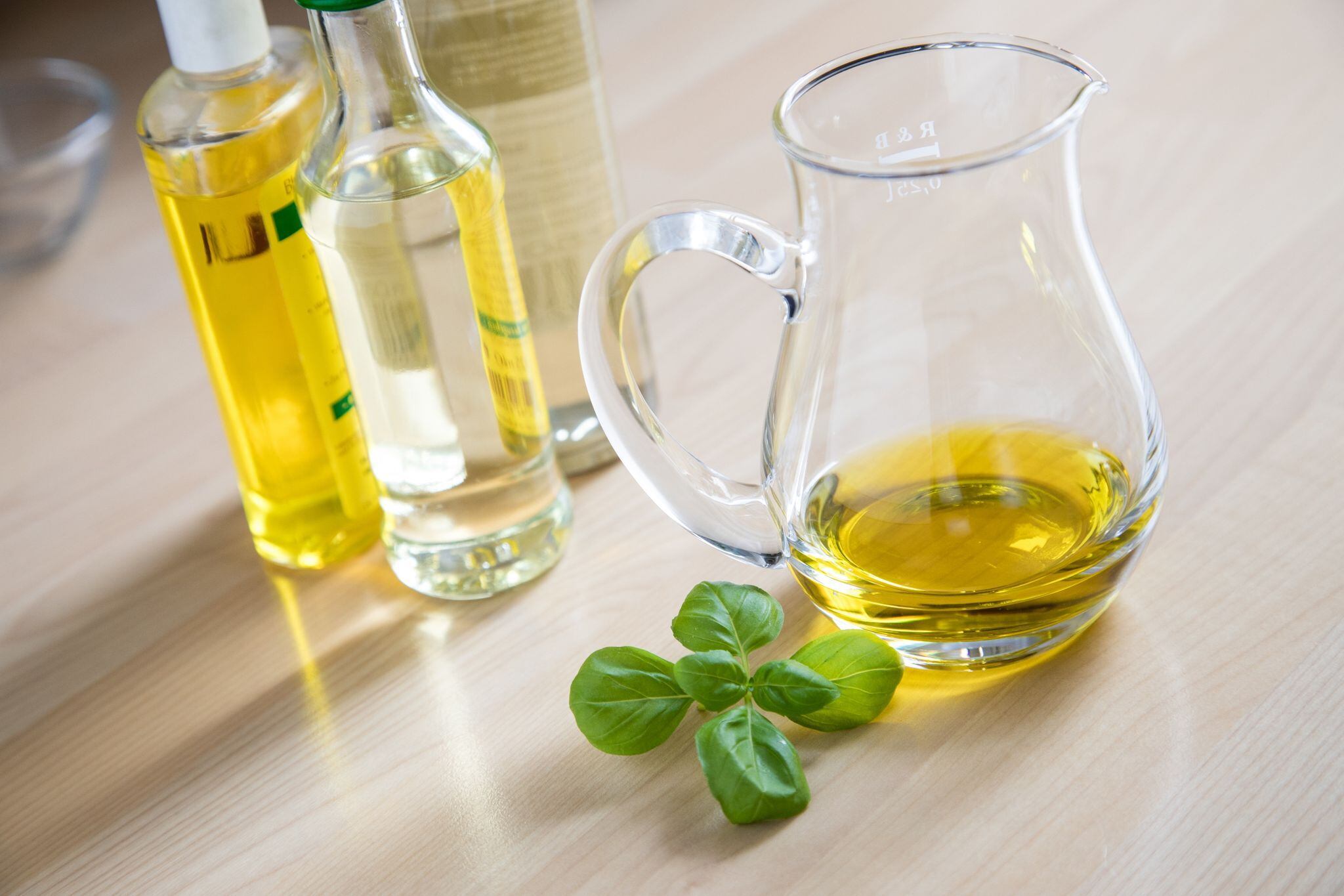 El consumo de aceite de oliva protege contra la inflamación, el estrés oxidativo y el riesgo cardiovascular según las evidencias científicas (Christin Klose/dpa)