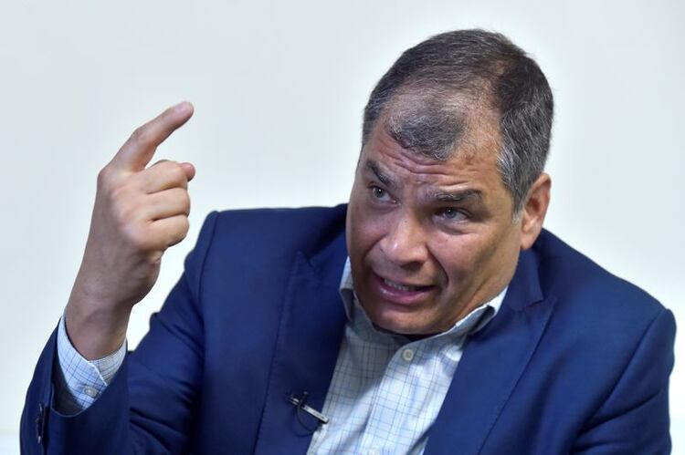 Foto de archivo del expresidente de Ecuador Rafael Correa durante una entrevista en Bruselas, Bélgica. 11 de abril de 2019. REUTERS/Eric Vidal