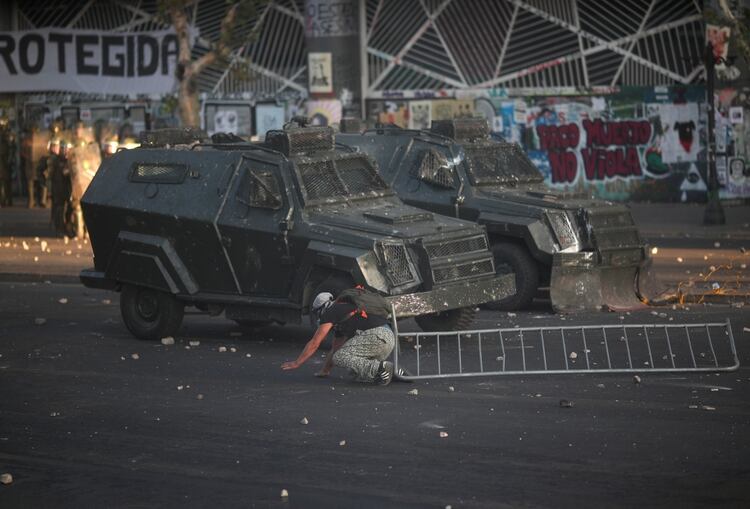 Imagen de la represión en Santiago de Chile este viernes 20 de diciembre de 2019 (REUTERS/Ricardo Moraes)