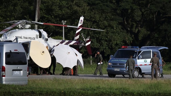 El helicóptero que transportó a los niños evacuados (Reuters)