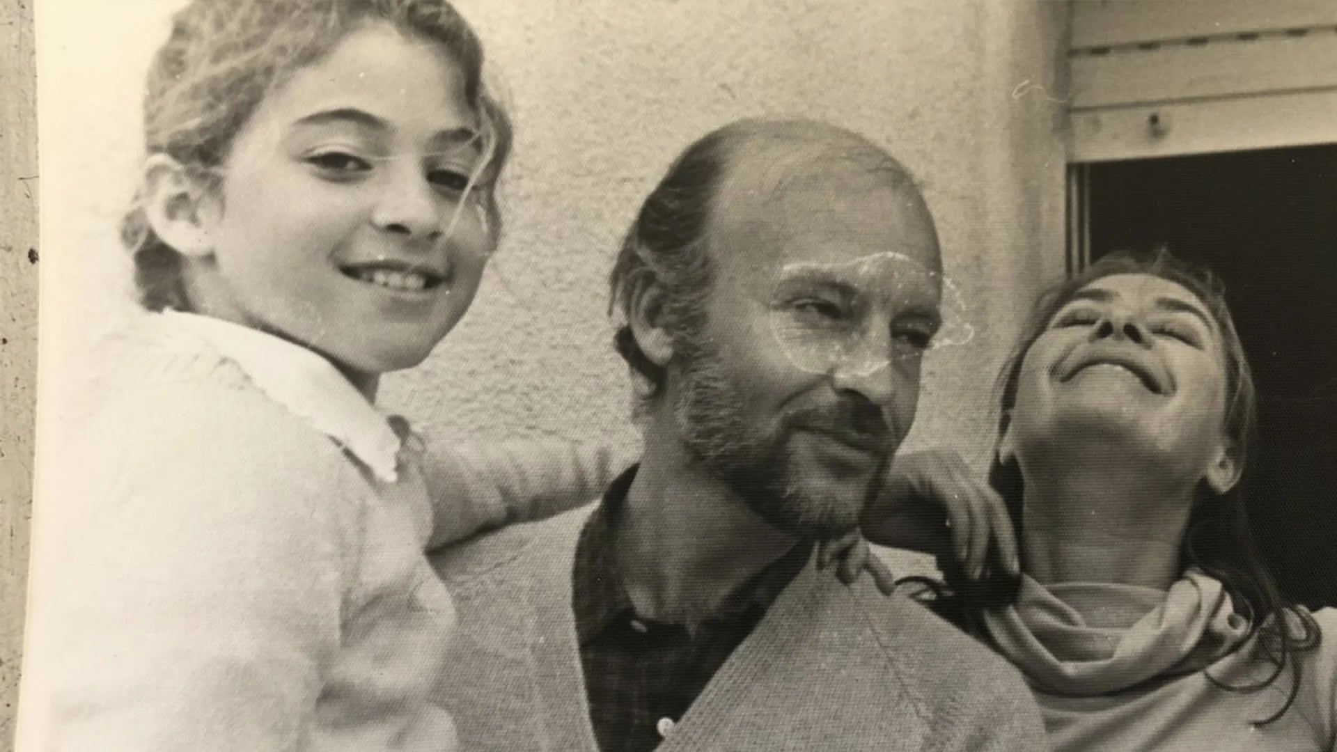 Mariana Mactas, Eduardo Galeano y Helena Villagra en España
