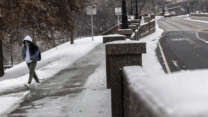 16/02/2021 Un estudiante camina hacia la Universidad de Ohio durante la tormenta Uri.
POLITICA 
STEPHEN ZENNER / ZUMA PRESS / CONTACTOPHOTO
