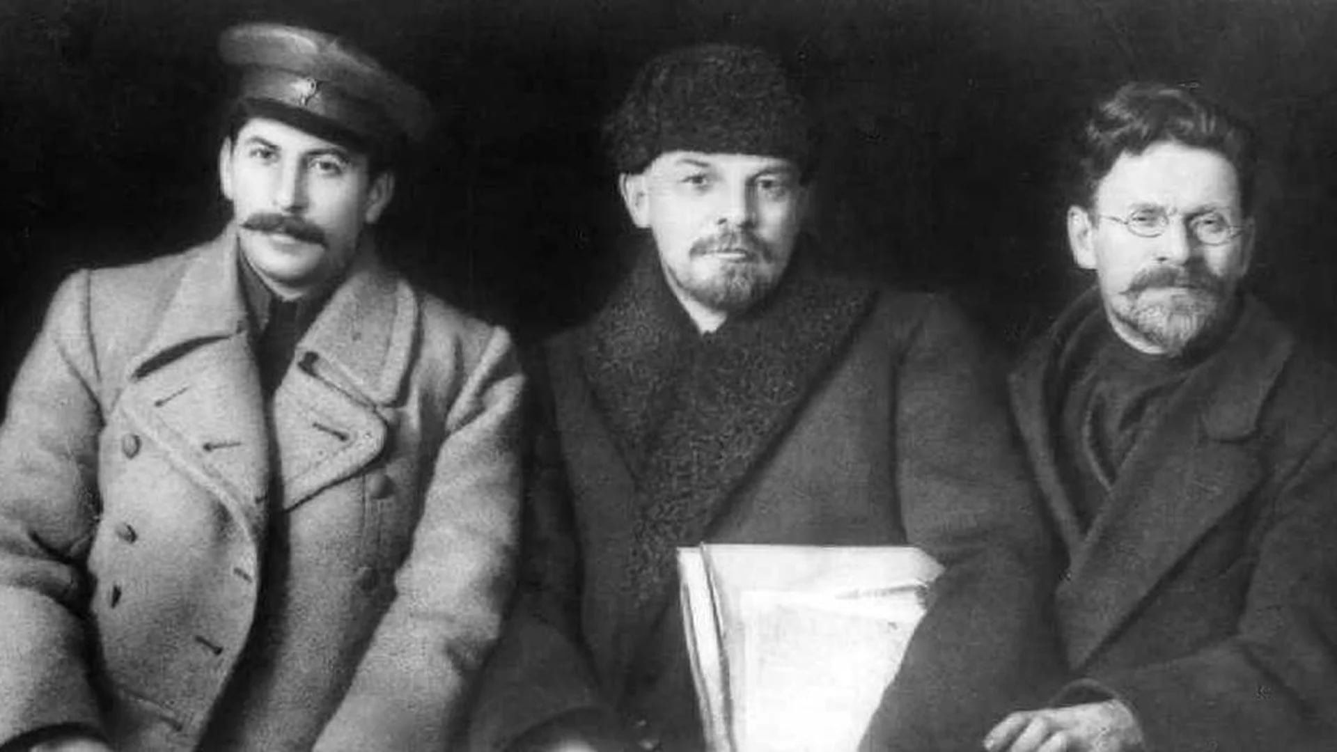 Líderes de la Revolución Rusa: Iósif Stalin, Vladimir Ilyich Lenin y Mijaíl Kalinin en 1919