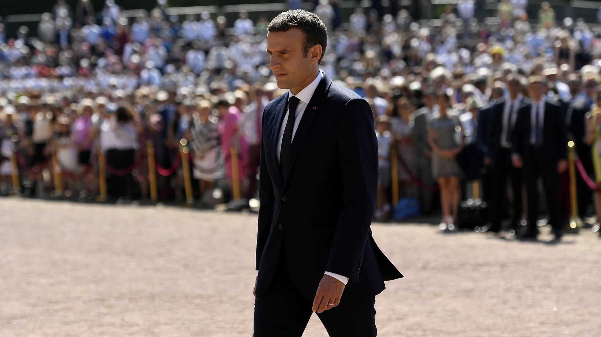 Emmanuel Macron se vio obligado a un temprano cambio de gabinete (REUTERS)