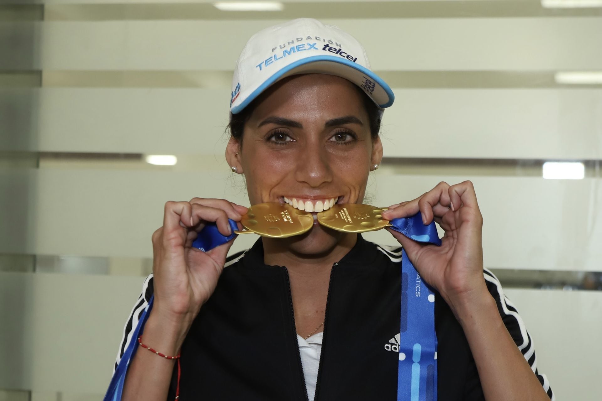 Llegada de campeonas mexicanas de natación al AICM