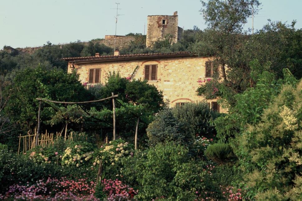 Una fotografía capturada el 1 de julio de 1995 de la residencia de los artistas Fernando Botero y su esposa Sophia Vari en Pietrasanta, Italia - crédito Getty