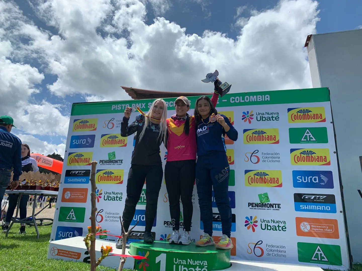 Mariana Pajón, at the top of the podium in the third valid of the BMX National Cup. Lithuanian Vineta Peterson and young Colombian Sharid Fayad were second and third, respectively. Photo: Atlantic Indeportes
