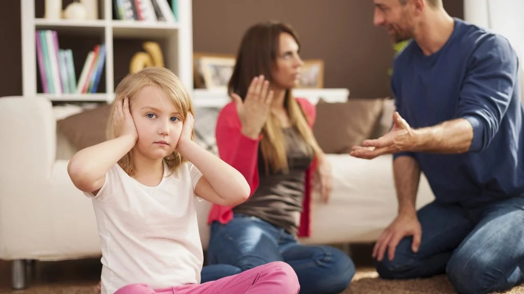 Una pareja conflictiva puede tener consecuencias negativas en los niños (Shutterstock)