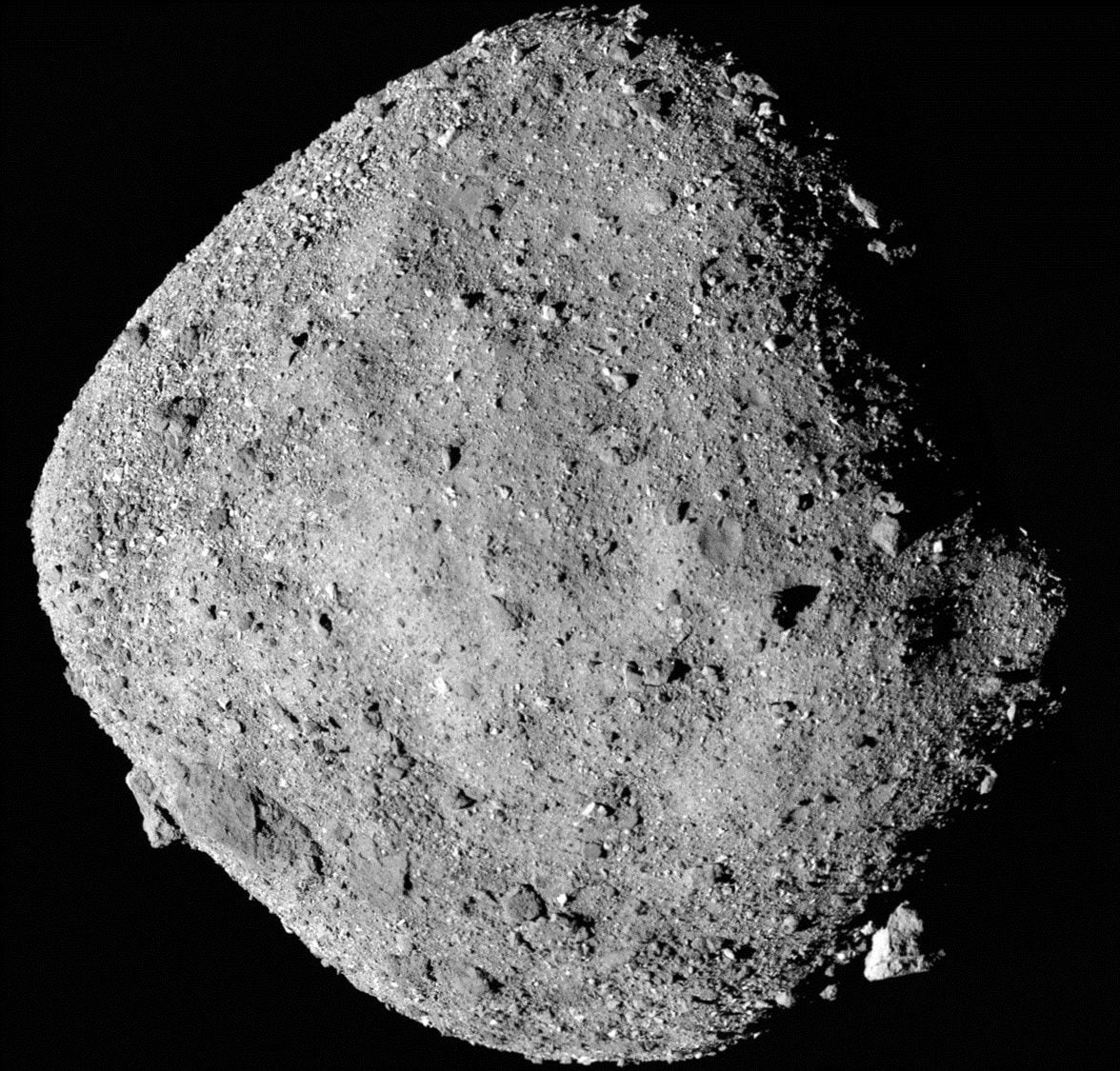 Primer plano del asteroide Bennu tomados por la nave OSIRIS-REx en 2018 a 24 km de distancia (NASA/Goddard/University of Arizona)
