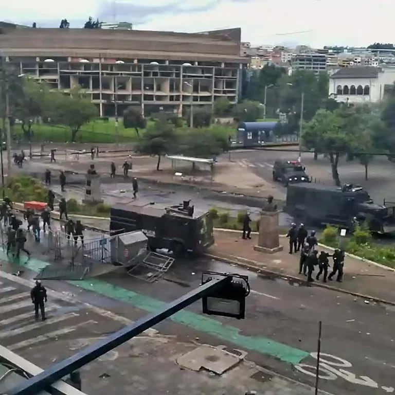 Manifestantes atacaron el edificio de la Fiscalía General - Ecuador: Seguridad y Alertas - Foro América del Sur