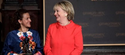 Jineth Bedoya y Hillary Clinton en Georgetown University. Foto: Reuters