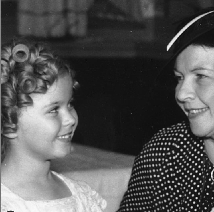Shirley Temple junto a su madre (Instagram @officialshirleytemple)