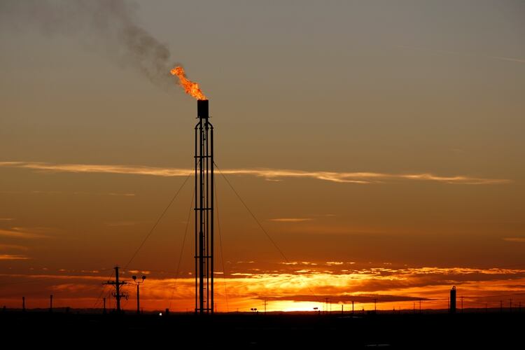 El campo petrolero Permian Basin en Loving County, Texas (REUTERS/Angus Mordant/archivo)