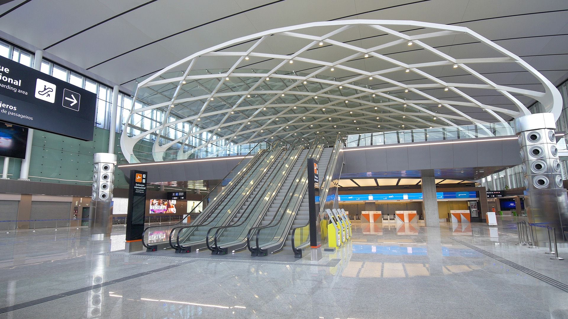 Nueva terminal de partidas de Ezeiza Aeropuertos Argentina 2000