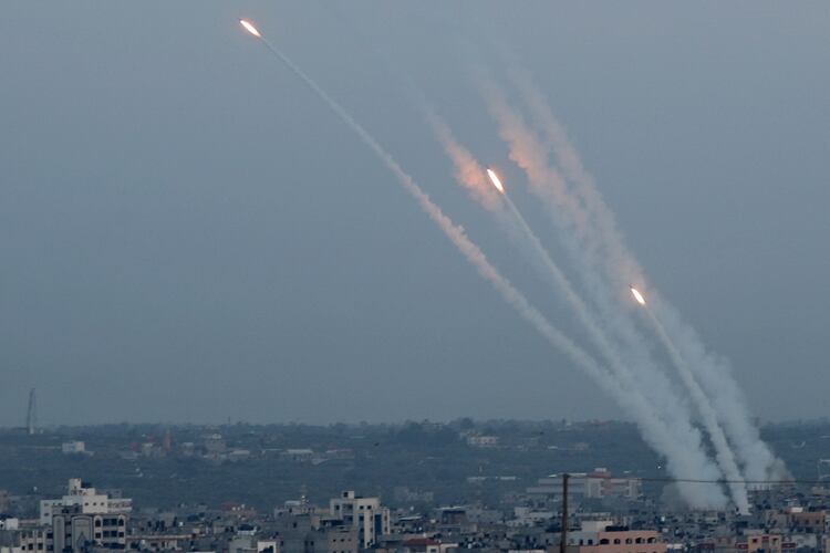 Más de 600 proyectiles fueron lanzados desde Gaza hacia suelo israelí (REUTERS/Mohammed Salem)