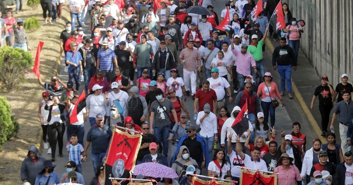 The Sandinista regime celebrates the expulsion of opponents in the streets