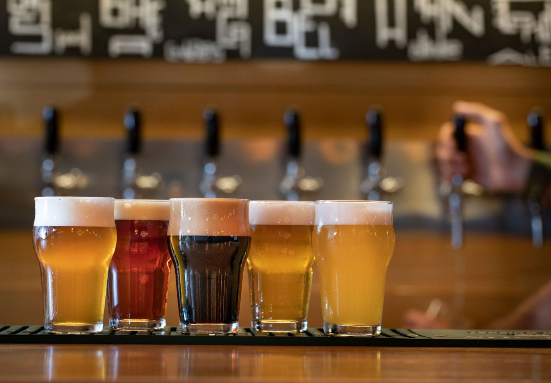 IPA (Indian Sale Ale), Honey, Golden Ale y Red Ale son los estilos que más salen en la cervecería
