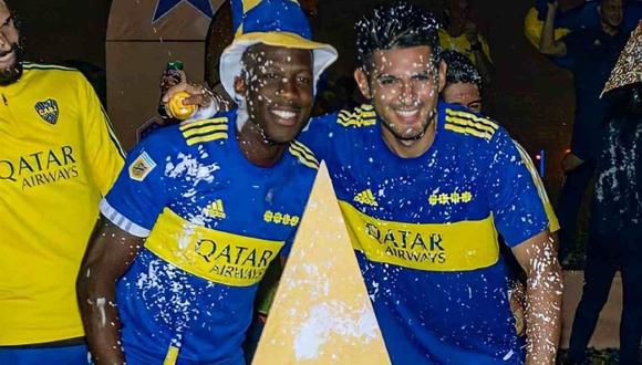 Luis Advíncula and Carlos Zambrano in the Maradona Cup title celebrations with Boca Juniors | Photo: Dissemination