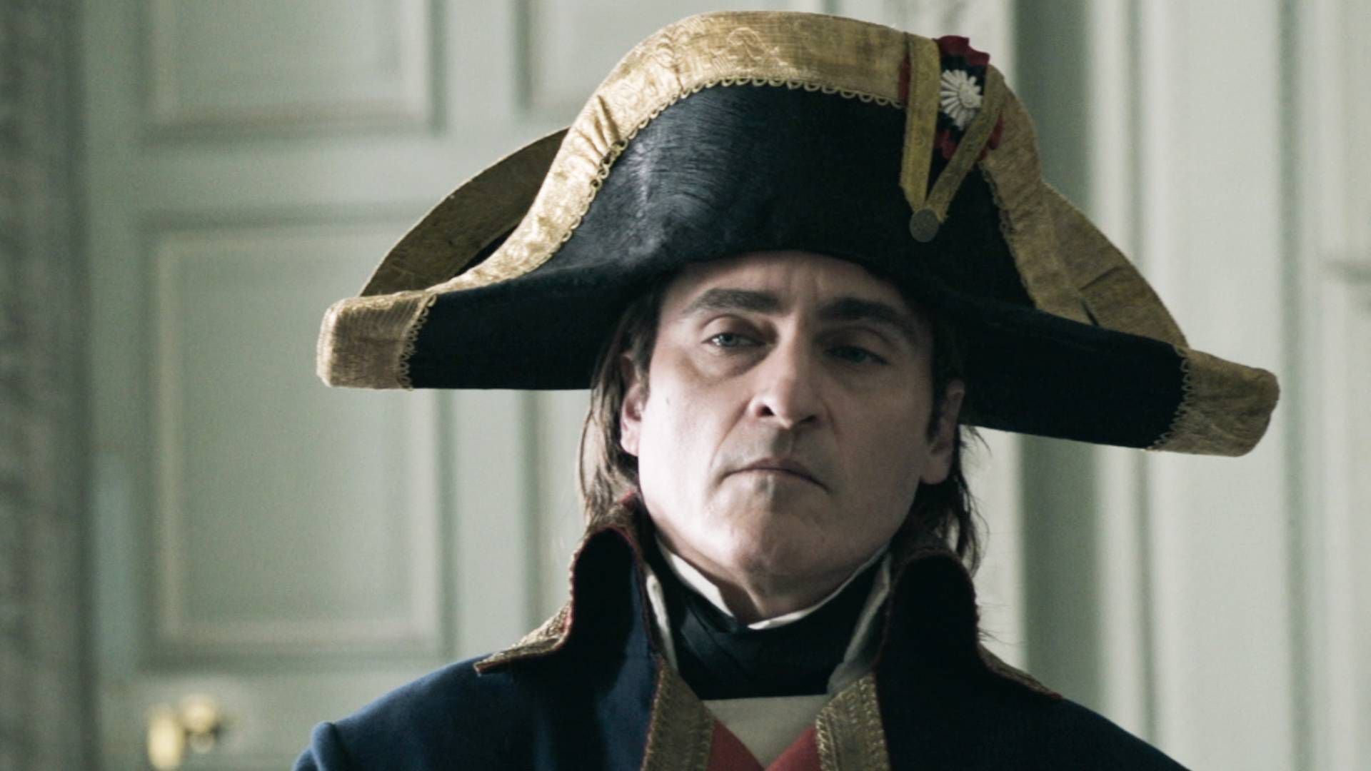Joaquin Phoenix asume el desafiante papel de Napoleón Bonaparte en la película Napoleón de Ridley Scott. (Créditos: Apple Studios/Sony Pictures)