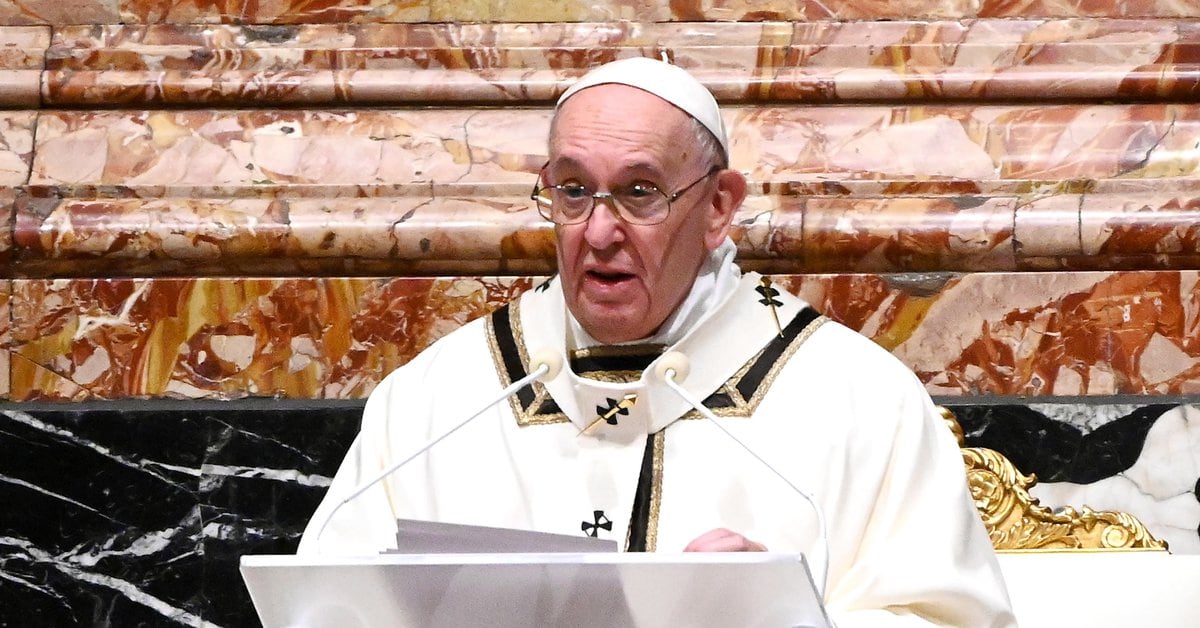 The pope reappears with sciatica and denounces the cold death of a homeless man