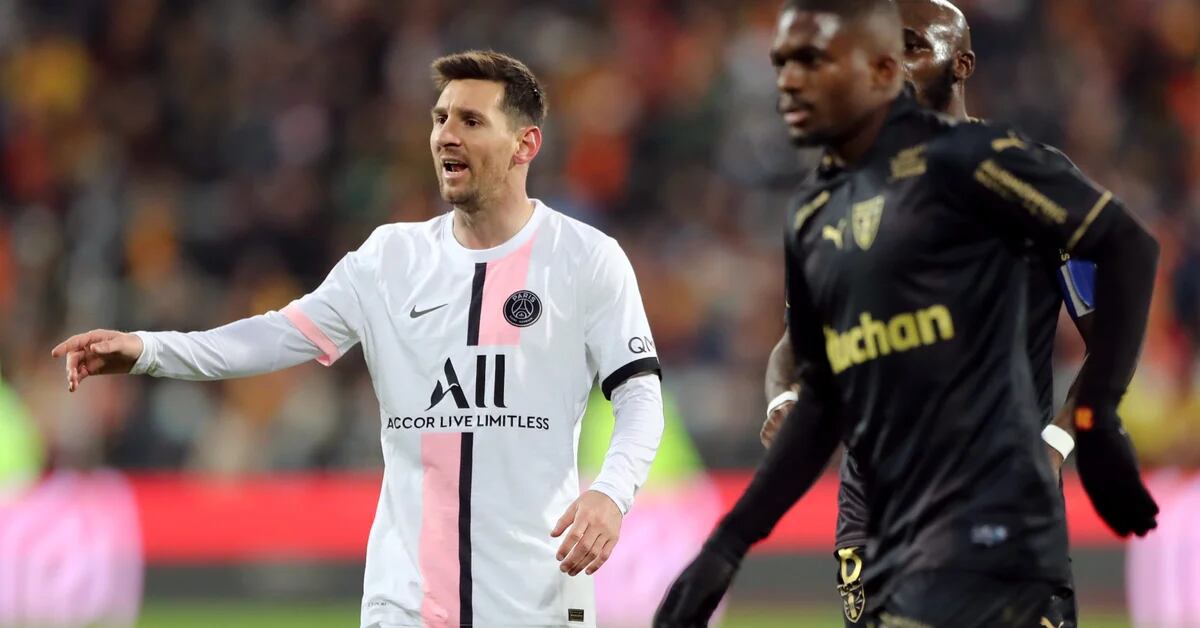 Le PSG Messi sauve le match nul lors de son déplacement à Lens et continue de mener la Ligue 1
