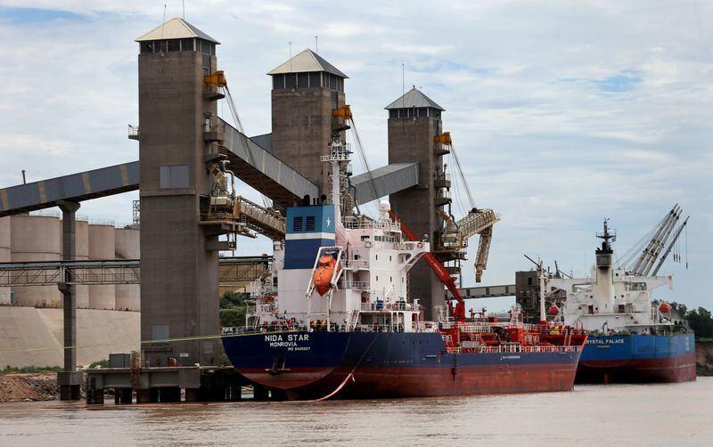 Del complejo oleaginoso y los puertos en torno de Rosario sale el grueso de la exportación argentina, este año resentida por la sequía
REUTERS/Marcos Brindicci/Archivo
