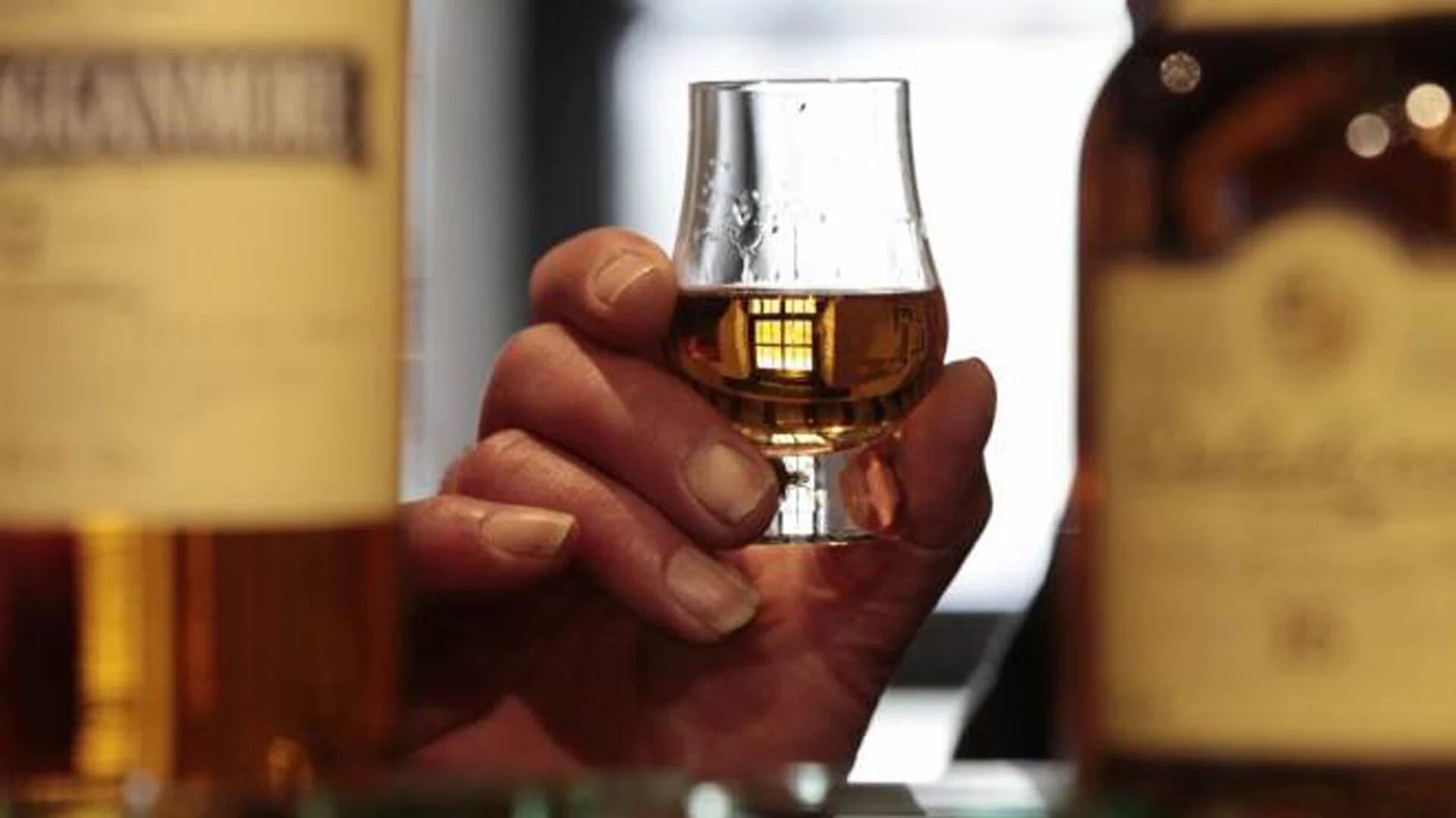 El whisky barato o caro se puede identificar en forma artificial