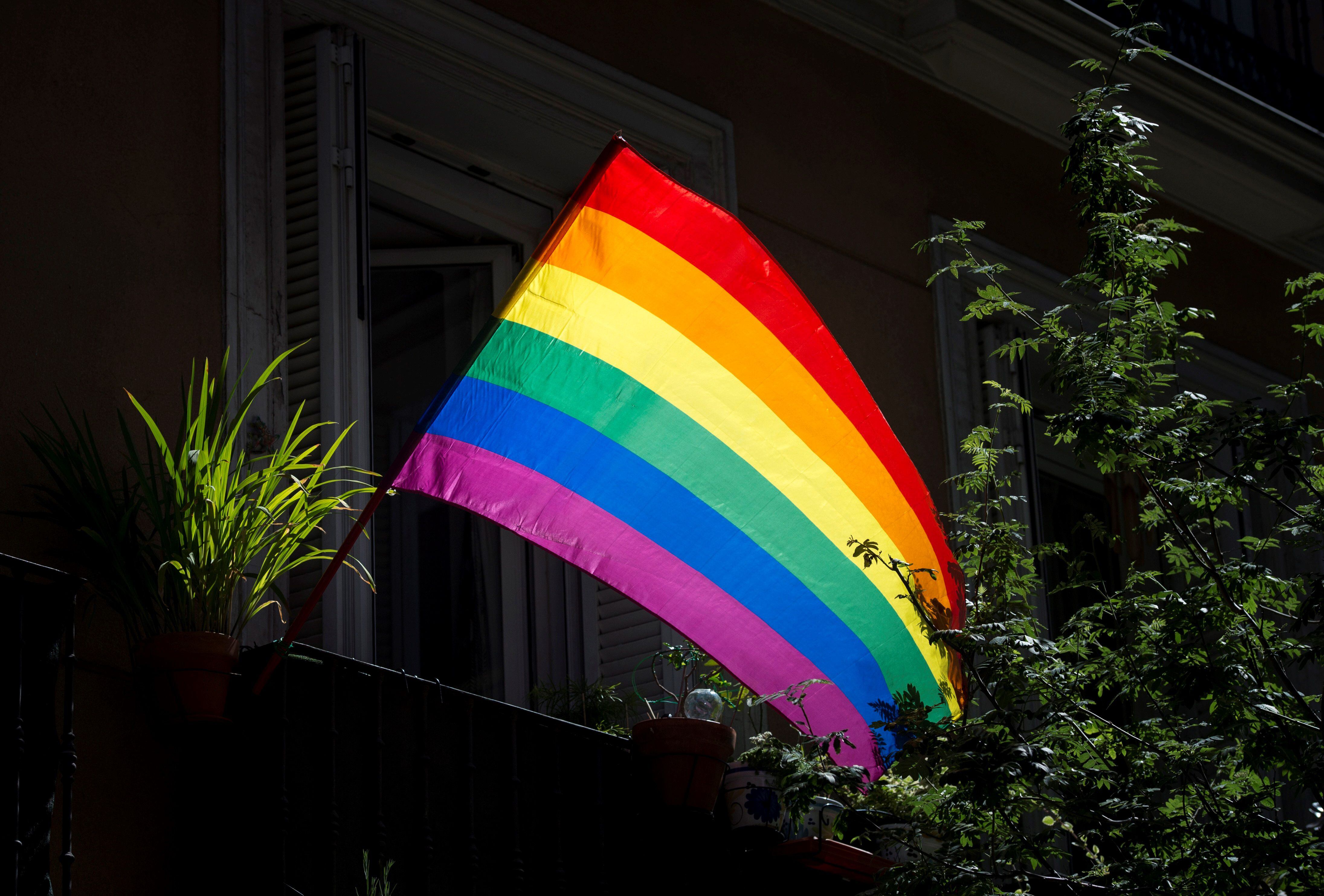 Ambiente en el barrio de Chueca, en Madrid, en las semanas previas al Día del Orgullo LGTB. (EFE/Luca Piergiovanni)