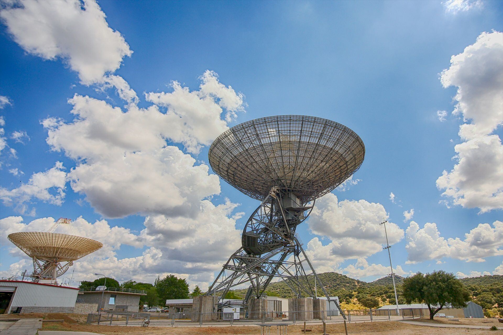 La antena instalada en 2022 en el centro aeroespacial con sede en Robledo