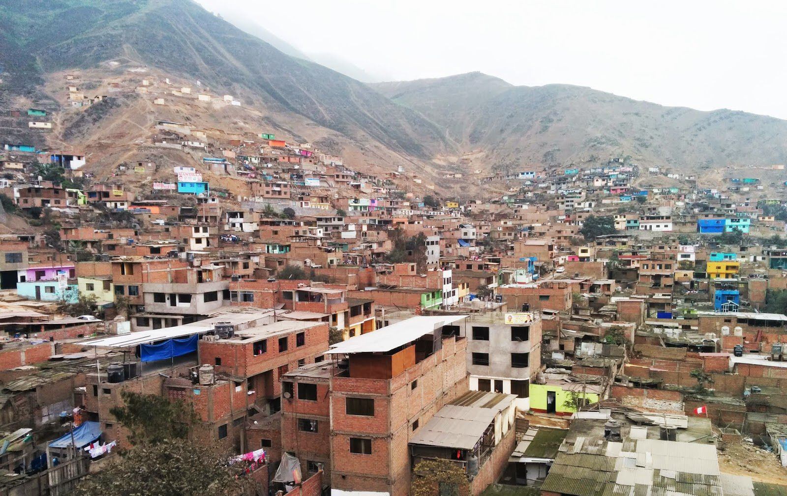 El alto riesgo de viviendas informales en el Perú.