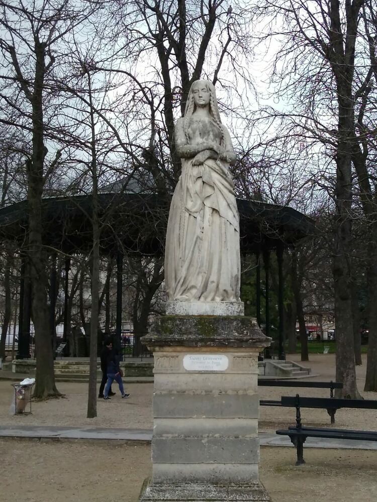 Santa Genoveva, patrona de París. Vivió en el siglo V