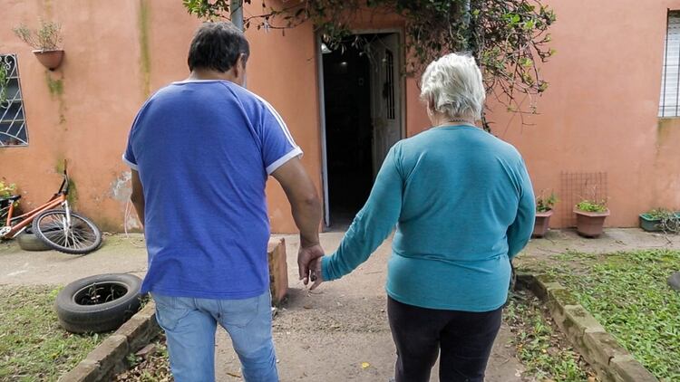 Caminaron de la mano, y Amanda le dijo: â€œVos sos mi otro hijoâ€. Pedro respondiÃ³: â€œSi, mamiâ€(Foto: Diego Barbatto)