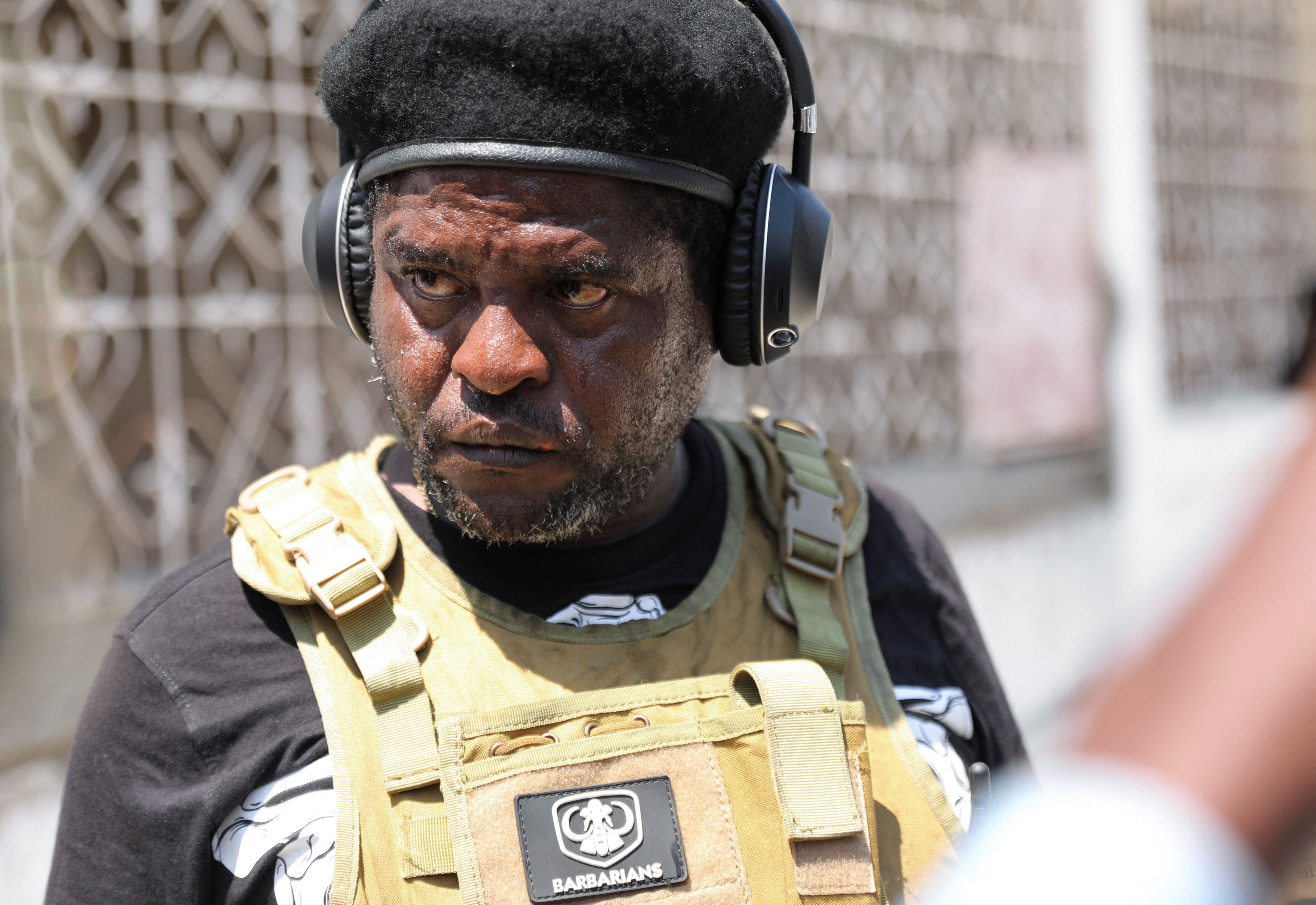 El poderoso líder pandillero Jimmy “Barbecue” Chérizier, cuya alianza G9 de 1.000 miembros controla partes de Puerto Príncipe, fue uno de los excluidos del nuevo gobierno (REUTERS/Ralph Tedy Erol)