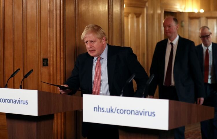 El primer ministro británico Boris Johnson, el 12 de marzo de 2020, da una conferencia de prensa sobre la respuesta del gobierno al brote de coronavirus (REUTERS)