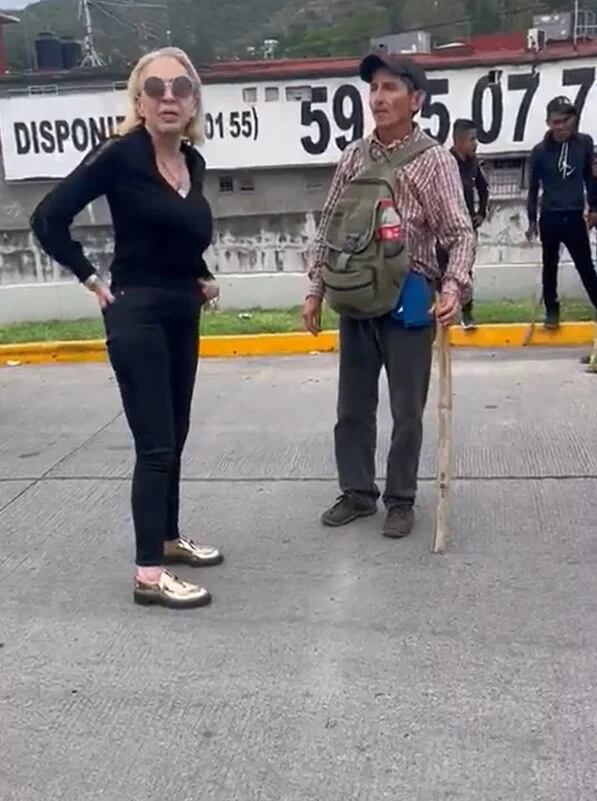 Laura Bozzo quedó atrapada en el bloqueo de Chilpancingo y así negoció su  pase - Infobae