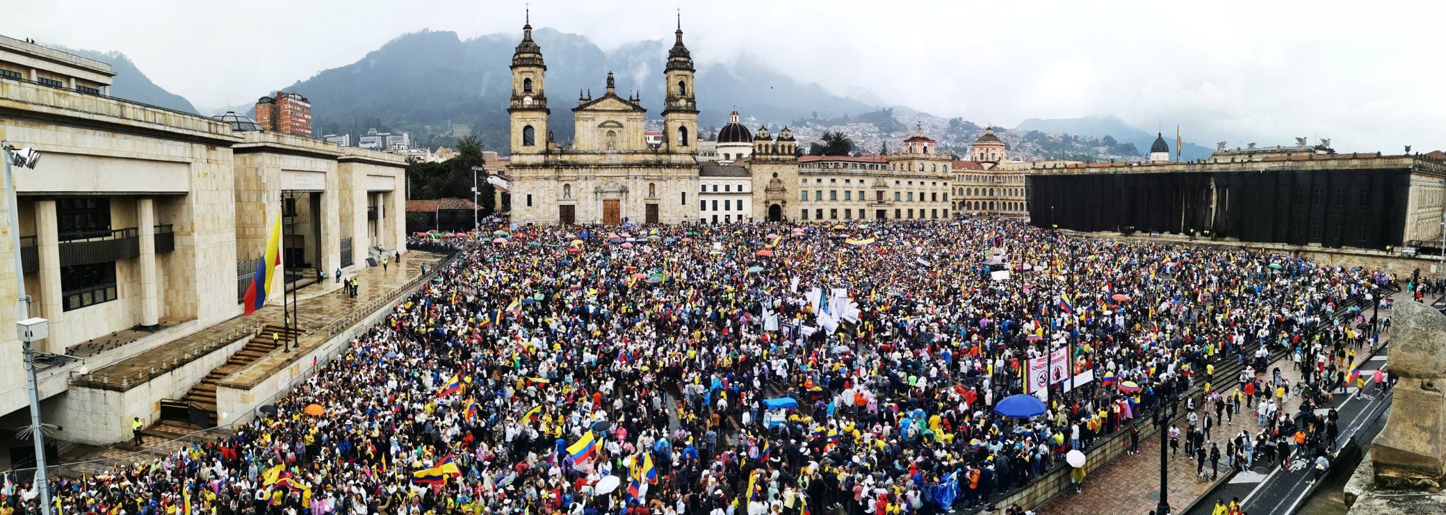 Más de 45.000 personas llenaron la Plaza de Bolívar de Bogotá, durante la jornada del 21 de abril - crédito Alcaldía de Bogotá