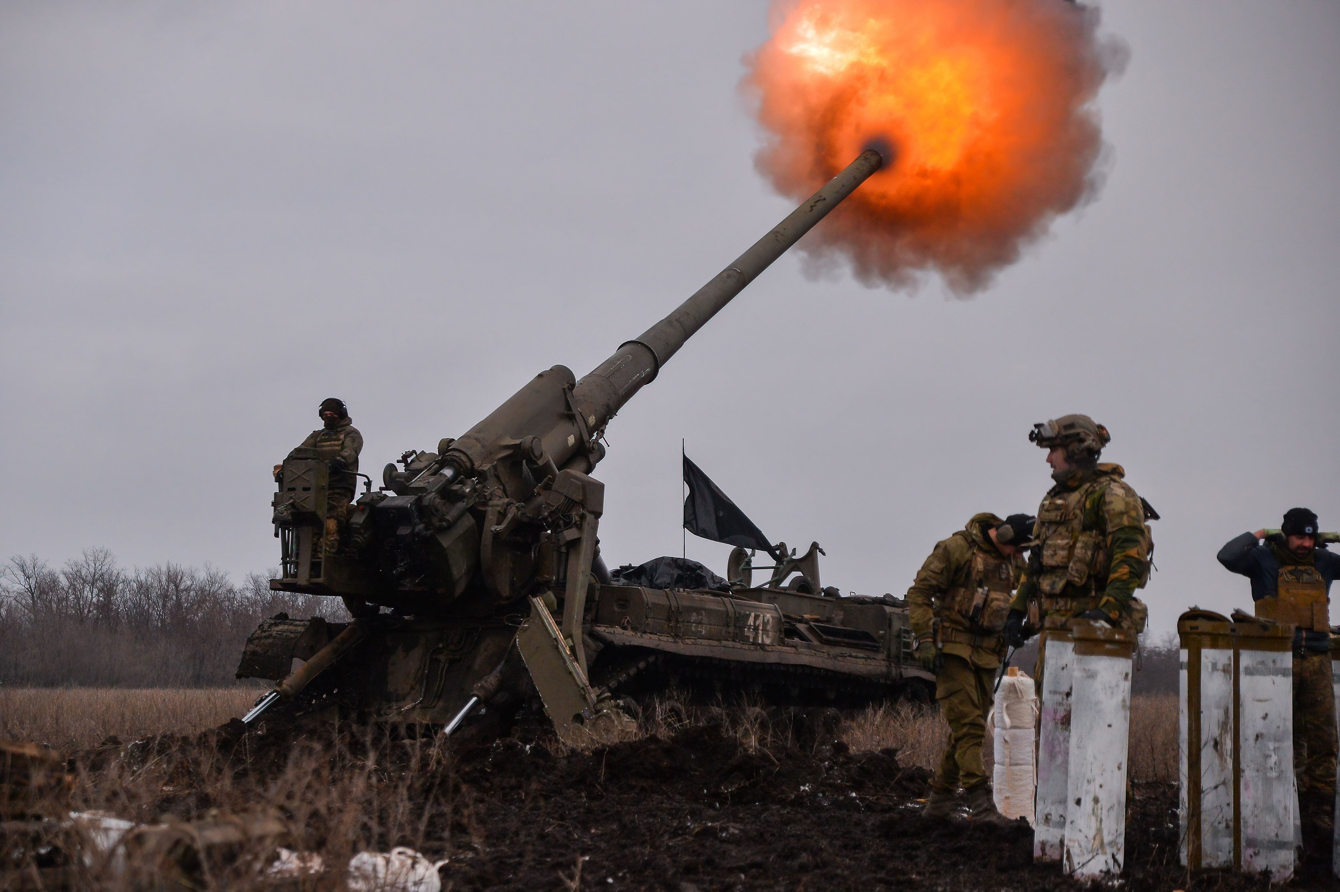 Artillería ucraniana cerca de Bakhmut (Madeleine Kelly/SOPA Images via / DPA)