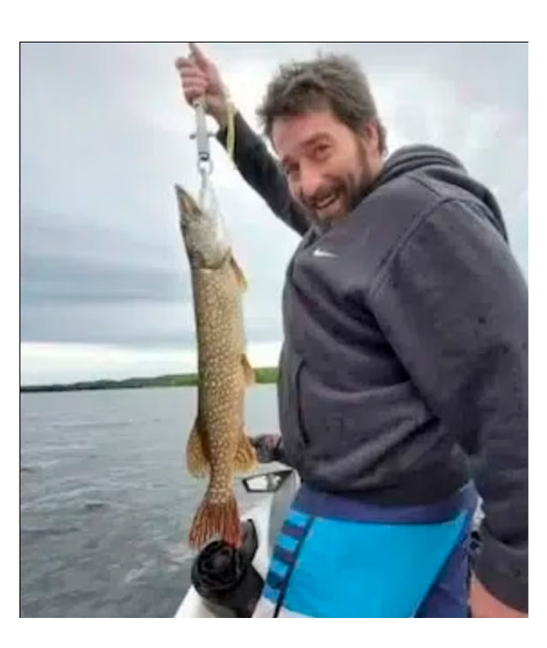 Robert Card publicaba fotos en sus redes sociales pescando