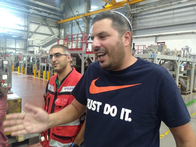 Eyal David dice que sus compañeros árabes de trabajo lo invitan a la fiesta del Ramallah