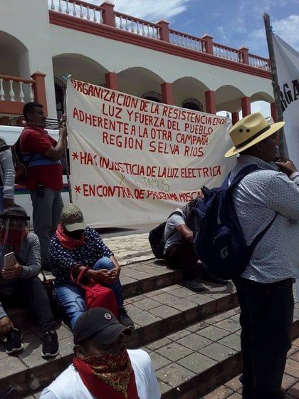 Los inconformes piden que también se detengan las labores de fumigación del mosquito del dengue (Foto: Facebook@Luz Yfuerza Del Pueblo Chiapas)