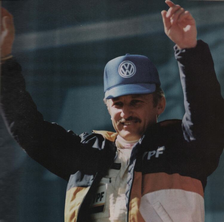 Guillermo Maldonado en una imagen repetida: bien arriba del podio (Archivo CORSA). 
