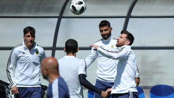 El entrenador dispuso un 3-3-3-1 como tÃ¡ctica con Mercado, Tagliafico y Otamendi en la defensa (Foto: REUTERS)