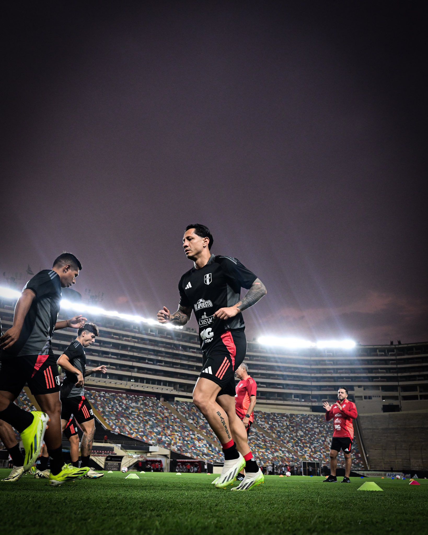 Gianluca Lapadula entrenó en el estadio Monumental previo al Perú vs República Dominicana.