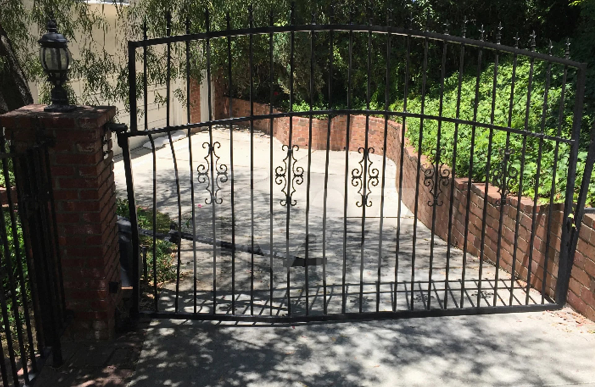 La puerta de entrada de la casa de Anton Yelchin, que fue encontrado sin vida este domingo  (TMZ)