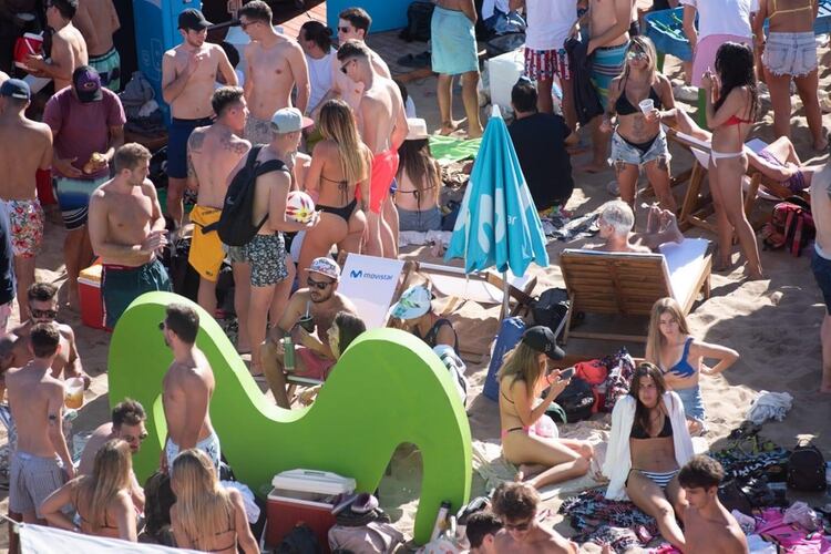 Una vez más, Movistar invita a sus clientes a vivir el verano con los mejores beneficios, juegos y shows gratuitos en la playa, tanto en Mar del Plata como en Pinamar