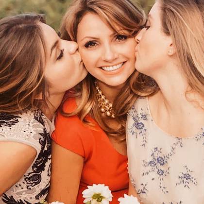 La actriz fue felicitada en redes sociales por sus tres hijas (Foto: Instagram @sofia_96castro)