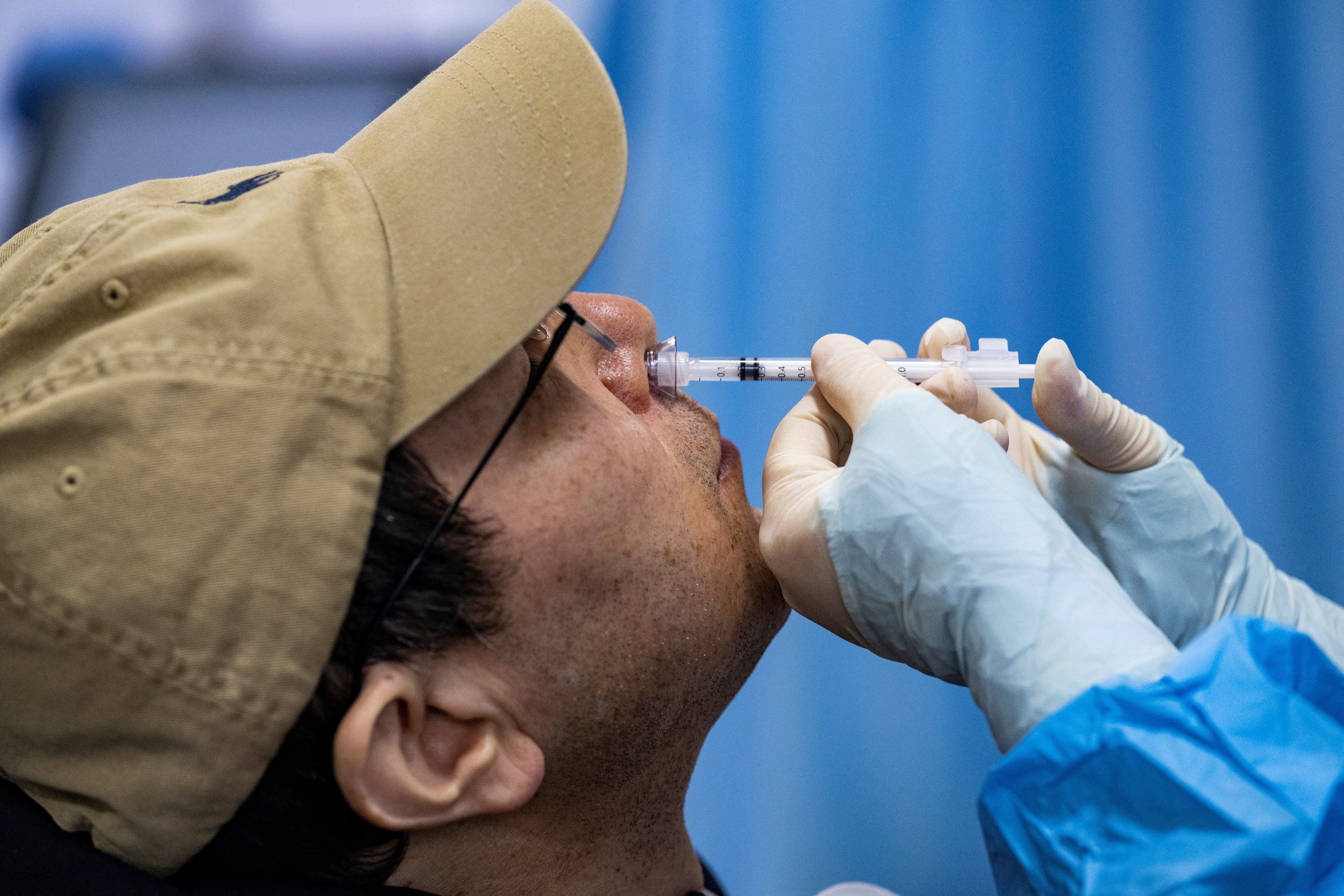 India y China autorizaron el uso de emergencia de vacunas nasales/  cnsphoto via REUTERS 