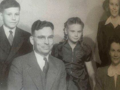 Warren, a la izquierda, con su familia en Washington